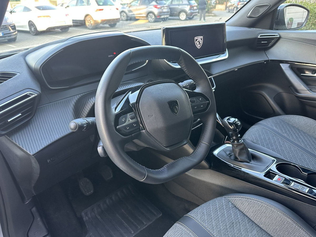 Peugeot 2008 1.2 turbo Allure 100cv (8)
