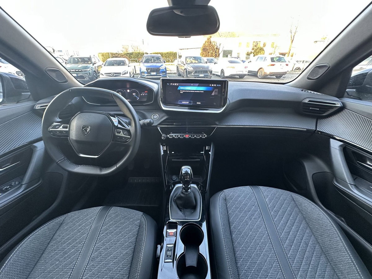 Peugeot 2008 1.2 turbo Allure 100cv (9)