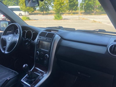 Suzuki Grand Vitara 1.9 DDiS 5 porte Crossover (13)
