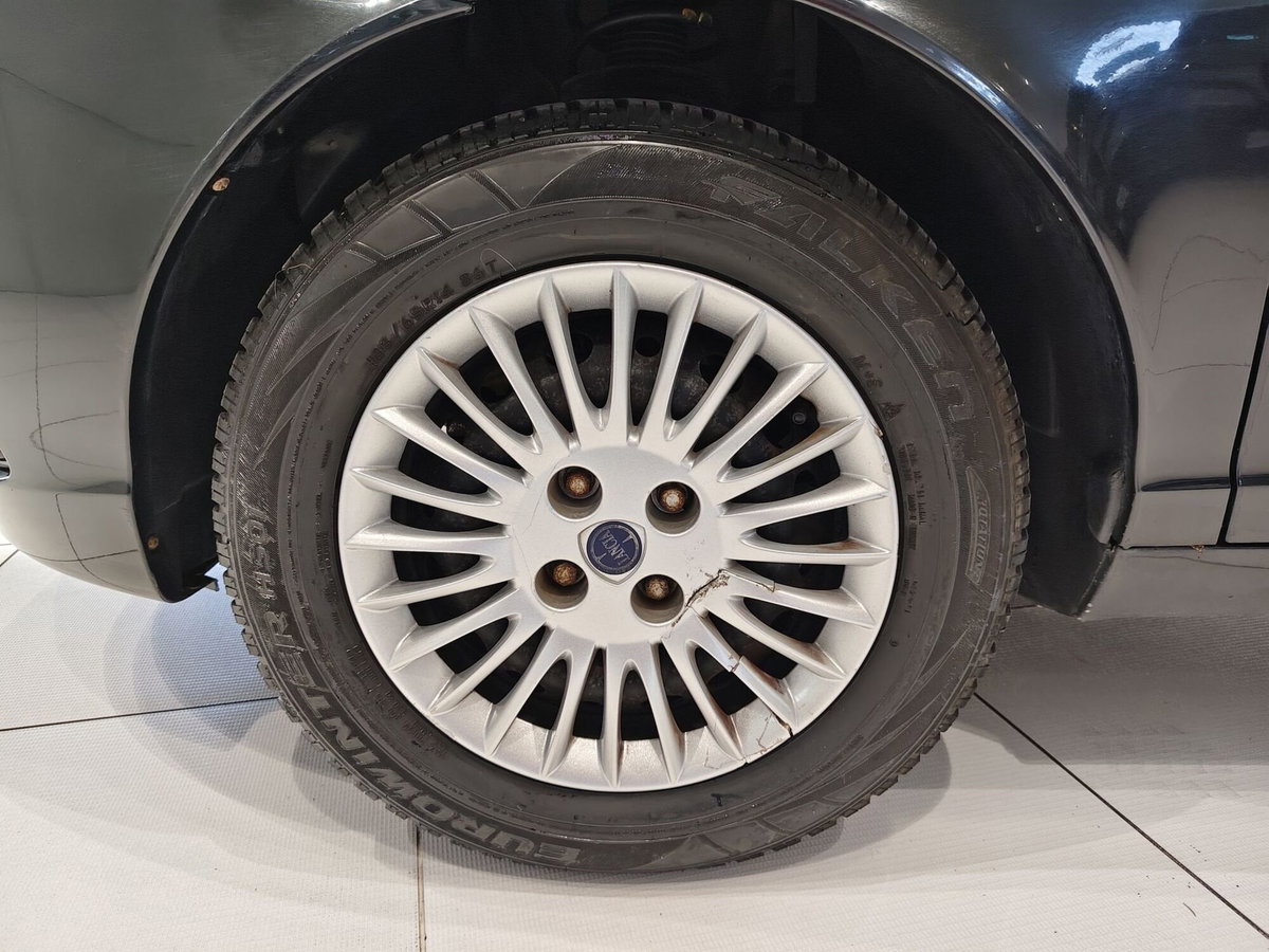 Lancia Ypsilon 1.2 (8)