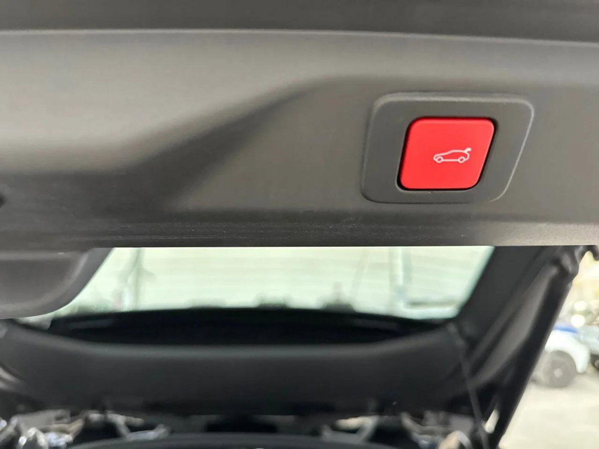 Peugeot 3008 73 kWh GT (8)