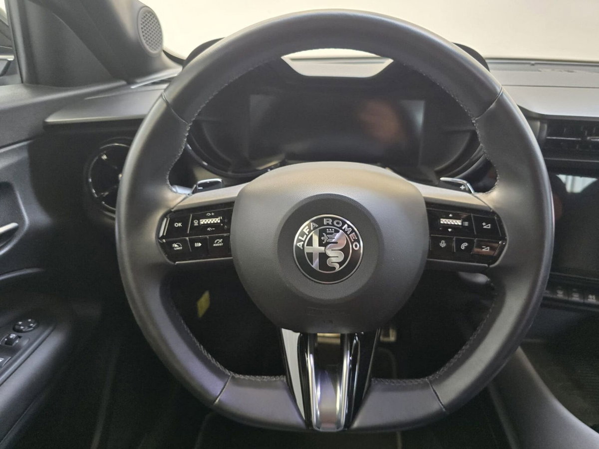 Alfa Romeo Junior 1.2 ibrida Sport Speciale 145cv edct6 (15)