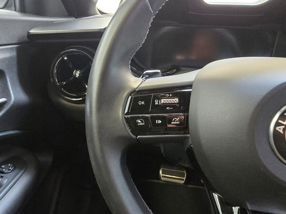Alfa Romeo Junior 1.2 ibrida Sport Speciale 145cv edct6 (16)