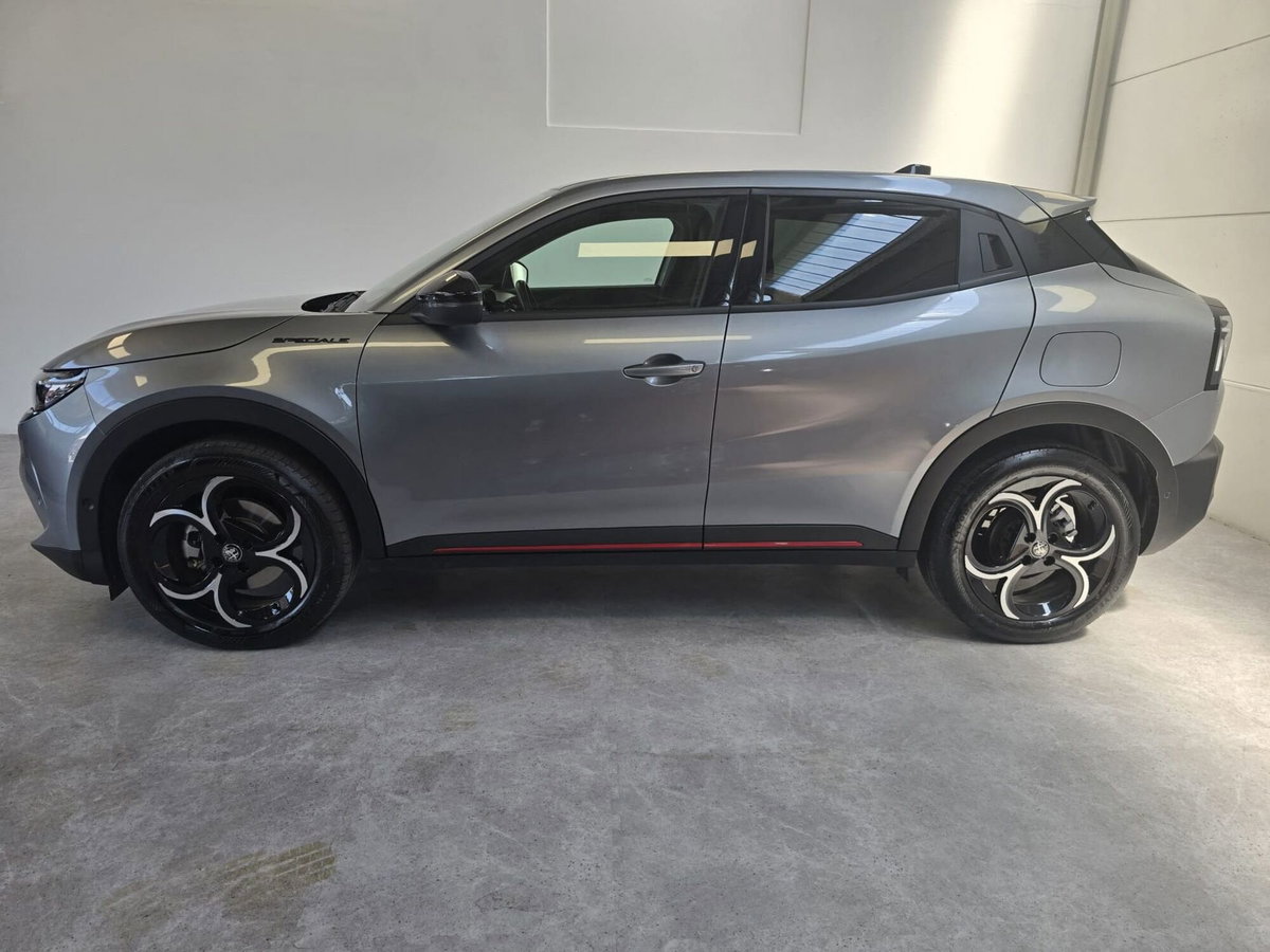 Alfa Romeo Junior 1.2 ibrida Sport Speciale 145cv edct6 (2)