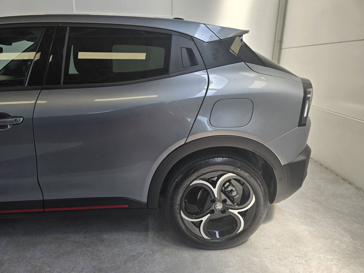 Alfa Romeo Junior 1.2 ibrida Sport Speciale 145cv edct6 (4)