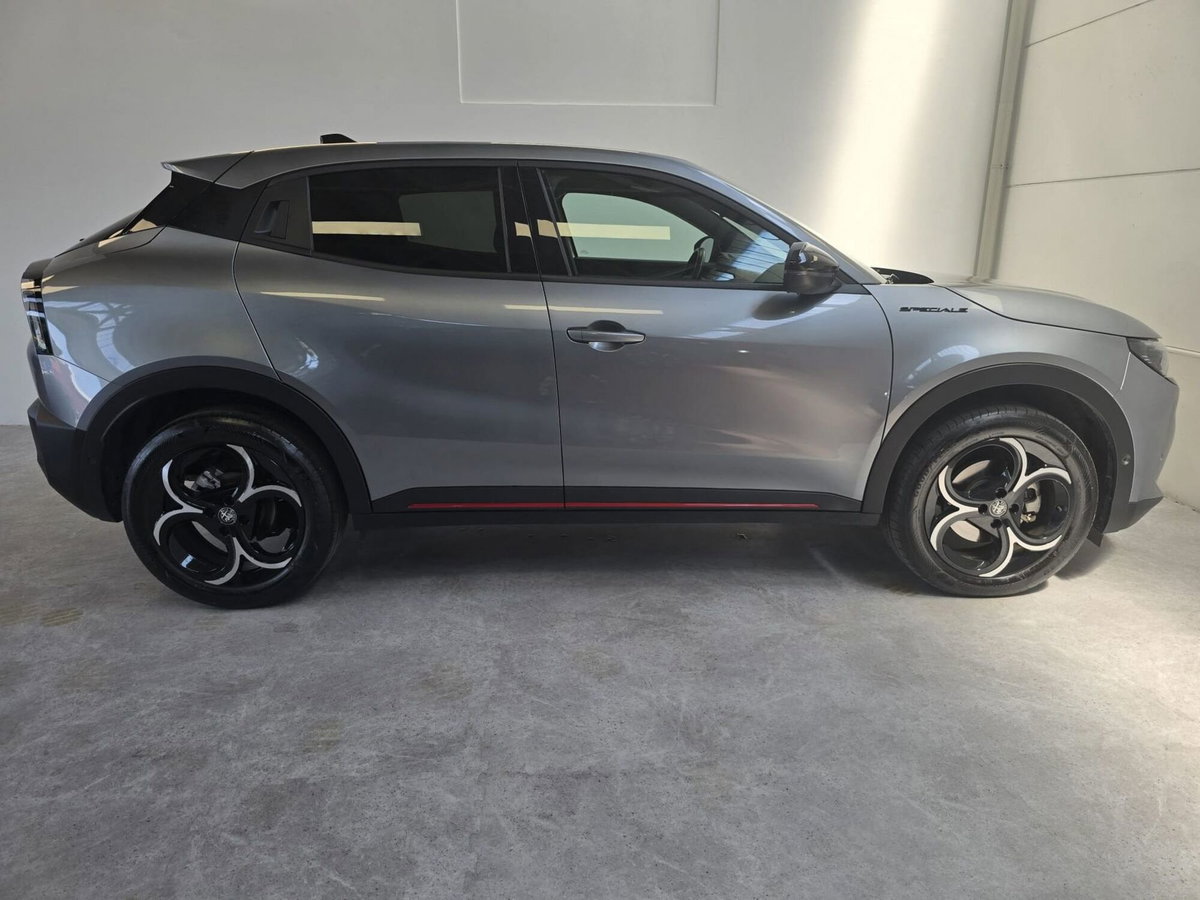 Alfa Romeo Junior 1.2 ibrida Sport Speciale 145cv edct6 (7)