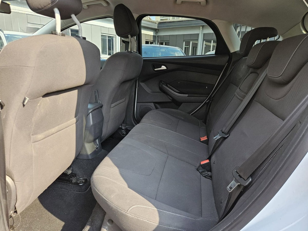 Ford Focus 1.6 TDCi 115 CV Titanium (8)