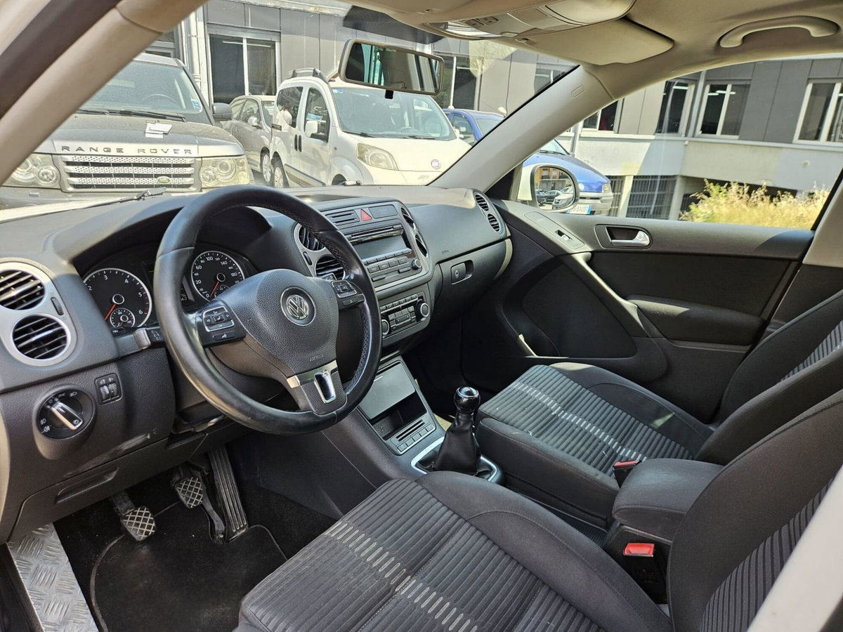 Volkswagen Tiguan 2.0 TDI DPF 4MOTION DSG R-Line (7)