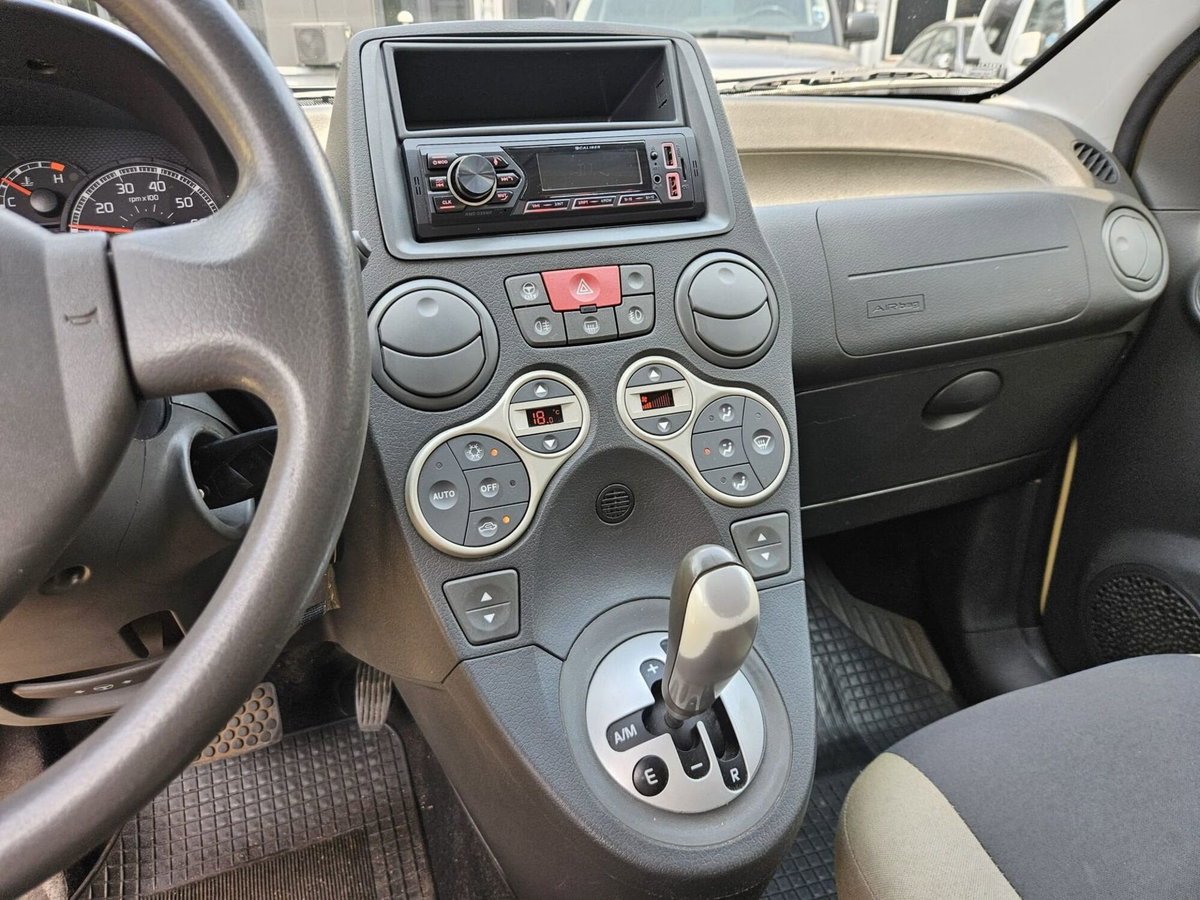 Fiat Panda 1.2 Emotion (9)