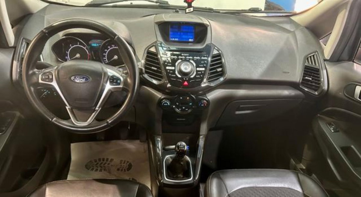 Ford EcoSport 1.5 TDCi 95 CV Titanium S (9)