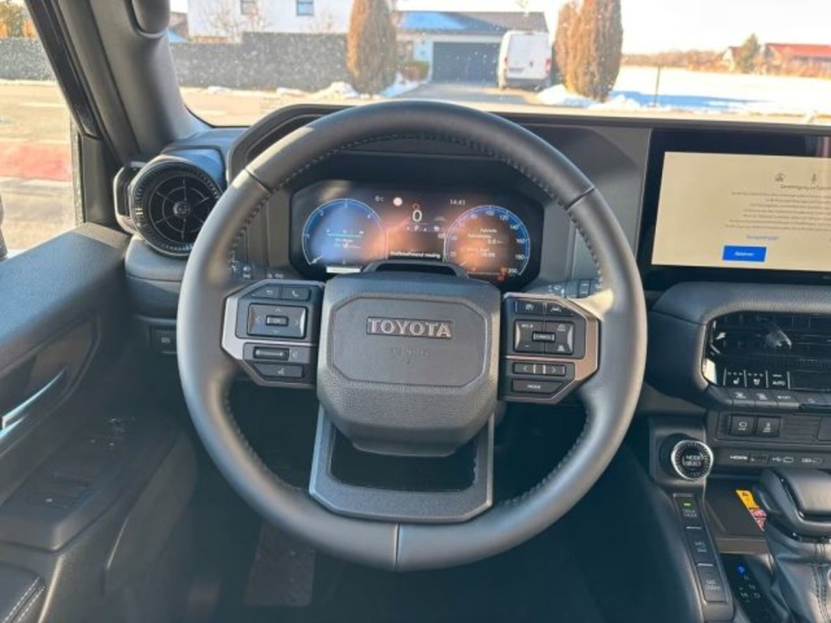 Toyota Land Cruiser 2.8 d-4d Lounge awd auto (11)