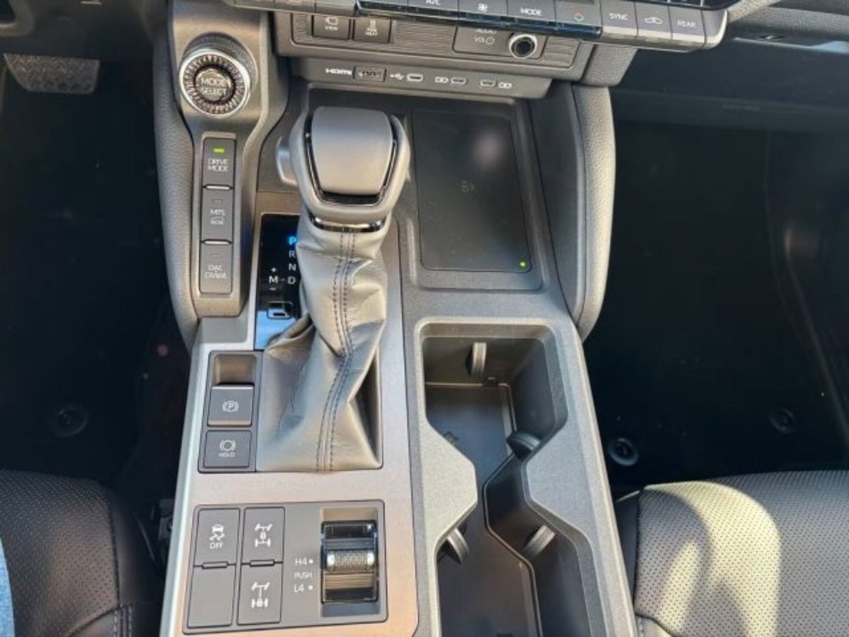 Toyota Land Cruiser 2.8 d-4d Lounge awd auto (14)