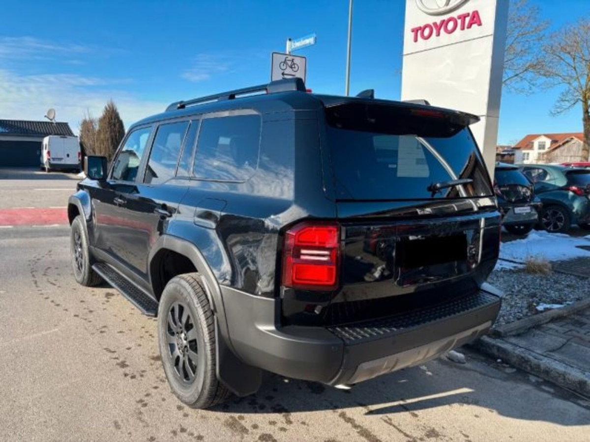 Toyota Land Cruiser 2.8 d-4d Lounge awd auto (4)