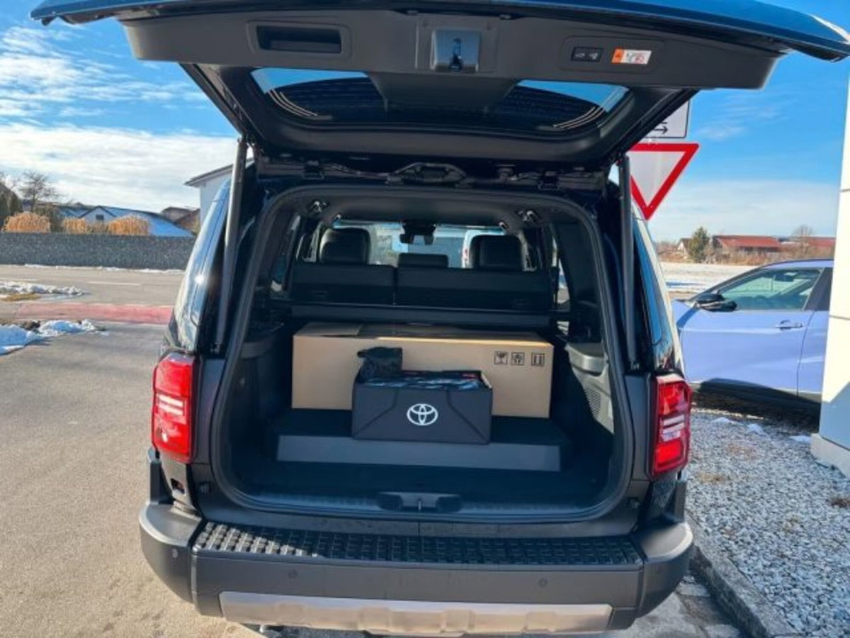 Toyota Land Cruiser 2.8 d-4d Lounge awd auto (5)