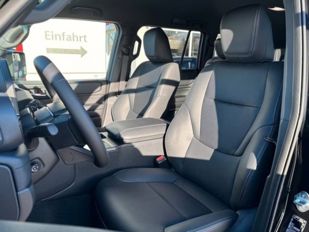 Toyota Land Cruiser 2.8 d-4d Lounge awd auto (6)