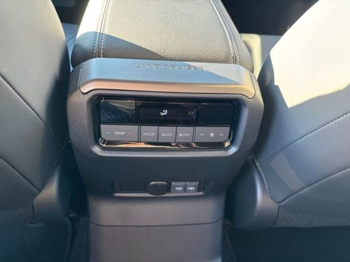Toyota Land Cruiser 2.8 d-4d Lounge awd auto (8)