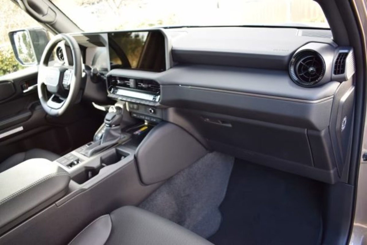 Toyota Land Cruiser 2.8 d-4d Lounge awd auto (12)