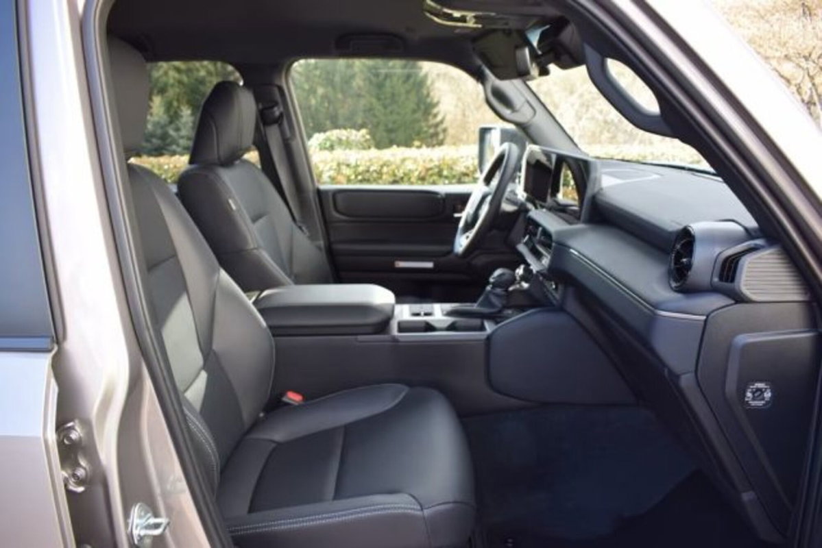 Toyota Land Cruiser 2.8 d-4d Lounge awd auto (13)