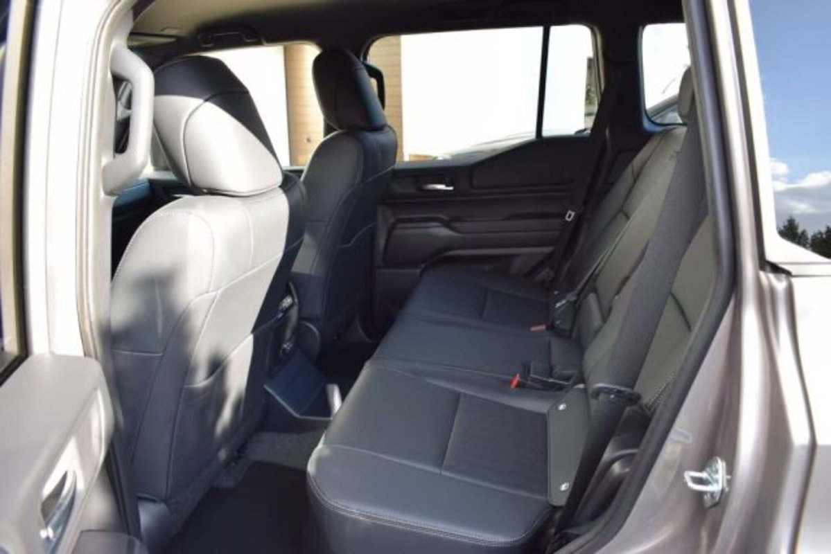 Toyota Land Cruiser 2.8 d-4d Lounge awd auto (16)