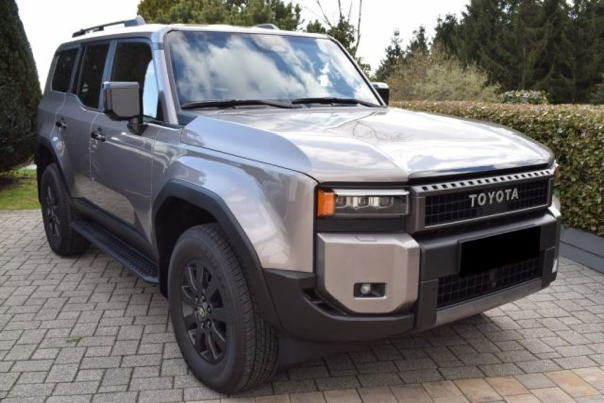 Toyota Land Cruiser 2.8 d-4d Lounge awd auto (2)