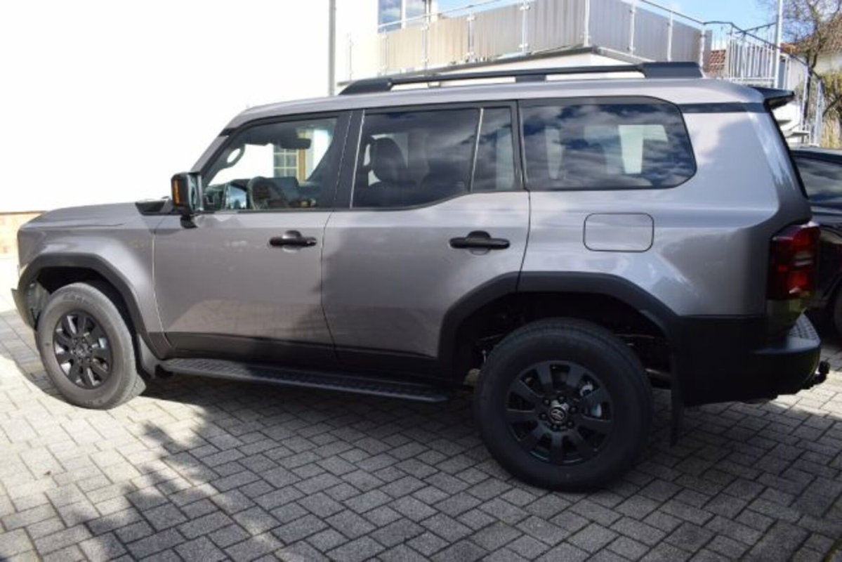 Toyota Land Cruiser 2.8 d-4d Lounge awd auto (3)