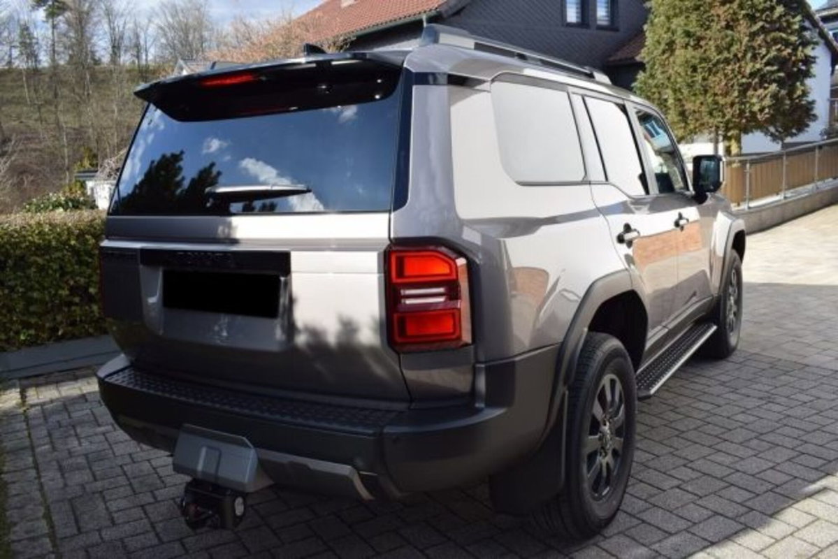 Toyota Land Cruiser 2.8 d-4d Lounge awd auto (4)