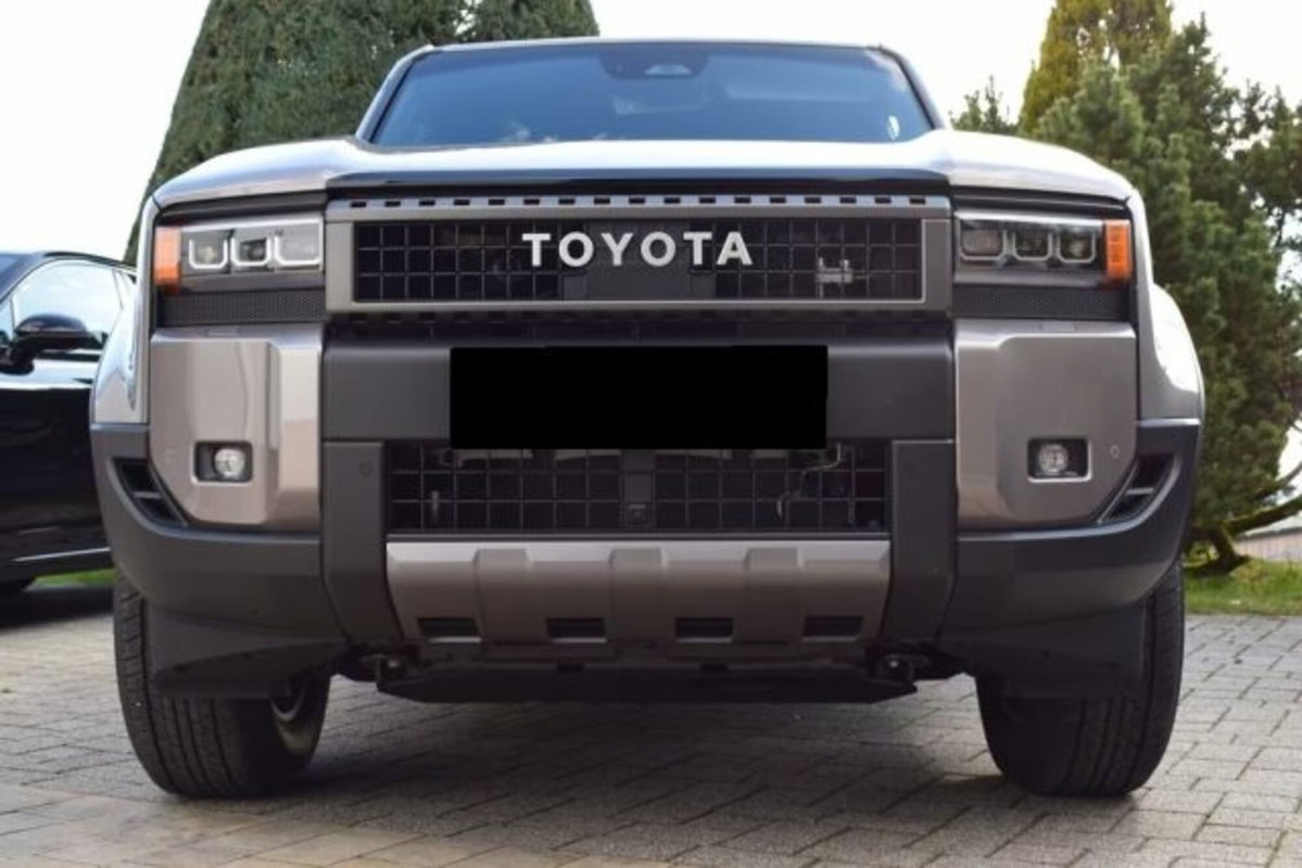 Toyota Land Cruiser 2.8 d-4d Lounge awd auto (8)