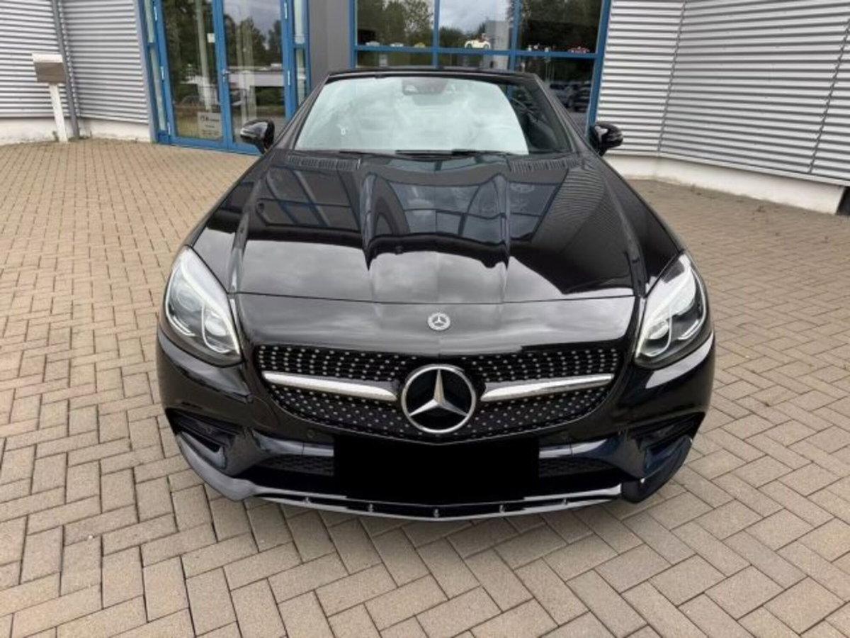 Mercedes-Benz SLC 300 AMG line (10)