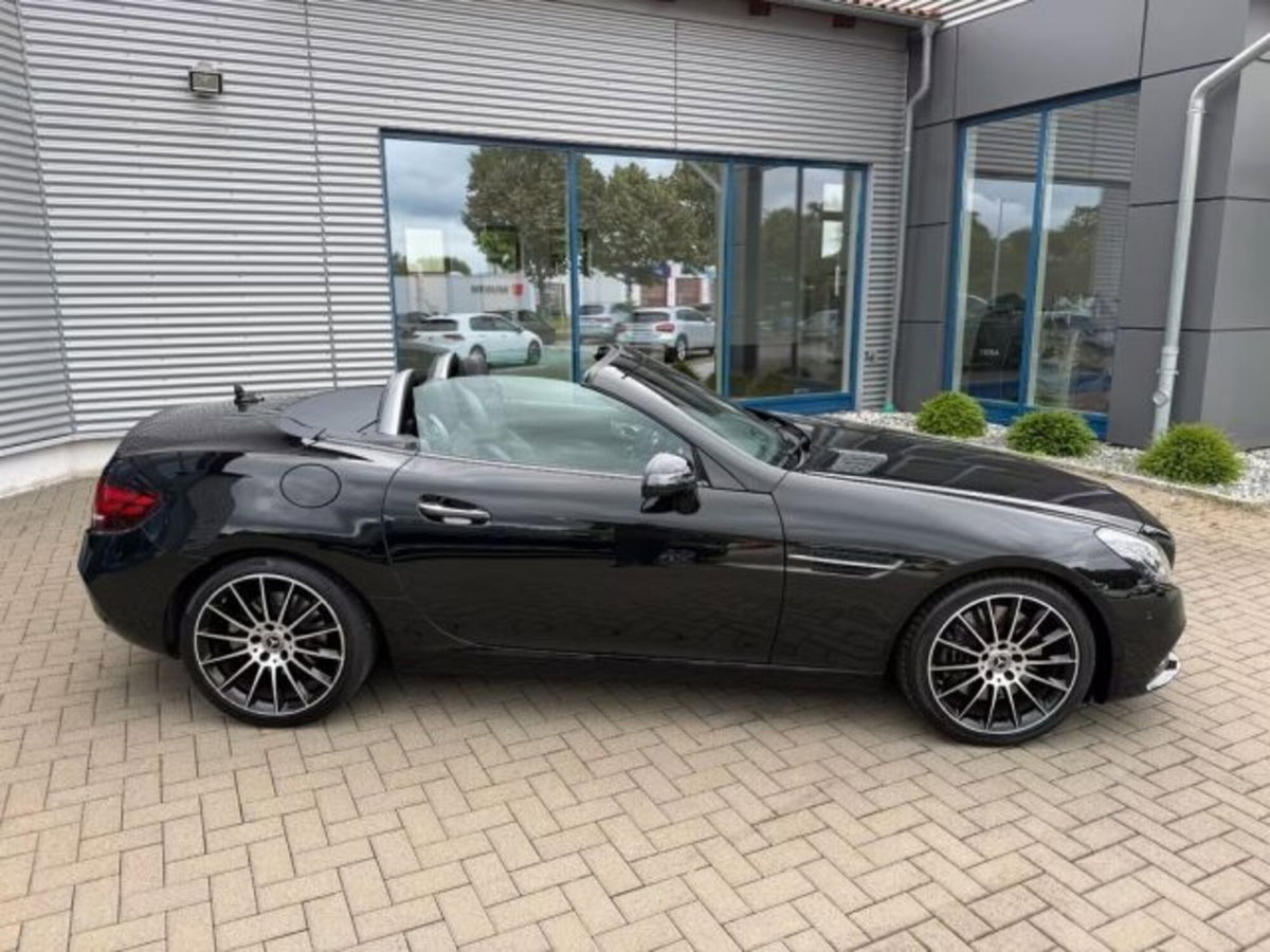 Mercedes-Benz SLC 300 AMG line (15)