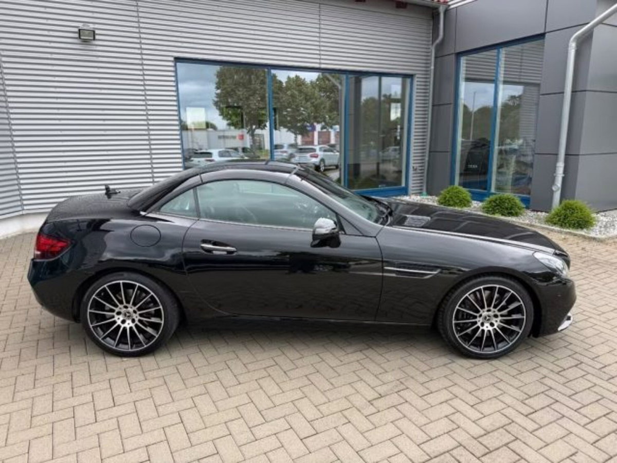 Mercedes-Benz SLC 300 AMG line (4)