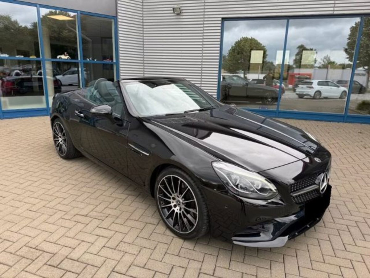 Mercedes-Benz SLC 300 AMG line (9)