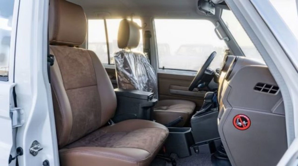 Toyota Land Cruiser 2.8 d-4d Lounge awd auto (10)