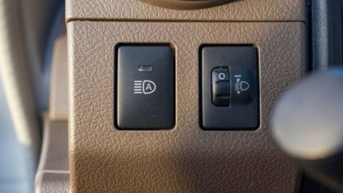 Toyota Land Cruiser 2.8 d-4d Lounge awd auto (13)