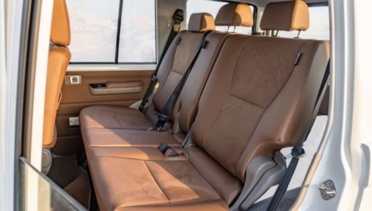 Toyota Land Cruiser 2.8 d-4d Lounge awd auto (17)
