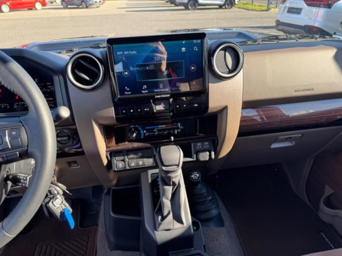 Toyota Land Cruiser 2.8 d-4d Lounge awd auto (10)