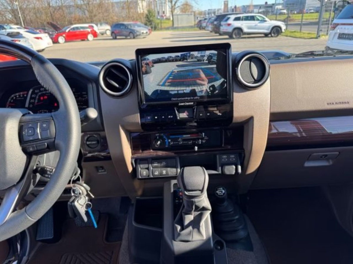 Toyota Land Cruiser 2.8 d-4d Lounge awd auto (11)
