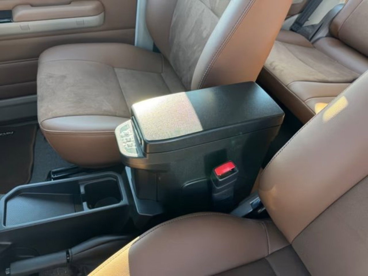Toyota Land Cruiser 2.8 d-4d Lounge awd auto (12)