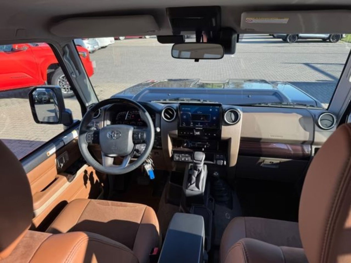 Toyota Land Cruiser 2.8 d-4d Lounge awd auto (13)