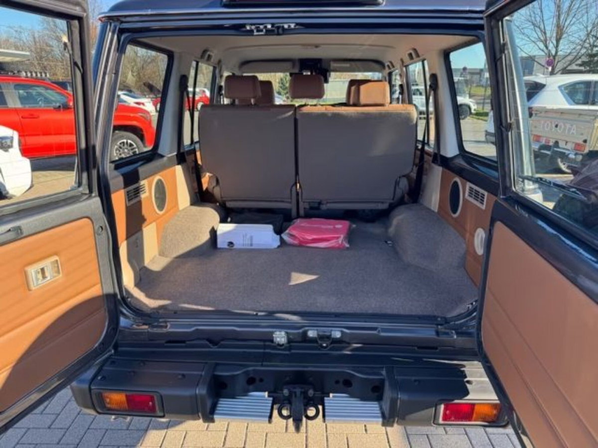 Toyota Land Cruiser 2.8 d-4d Lounge awd auto (17)