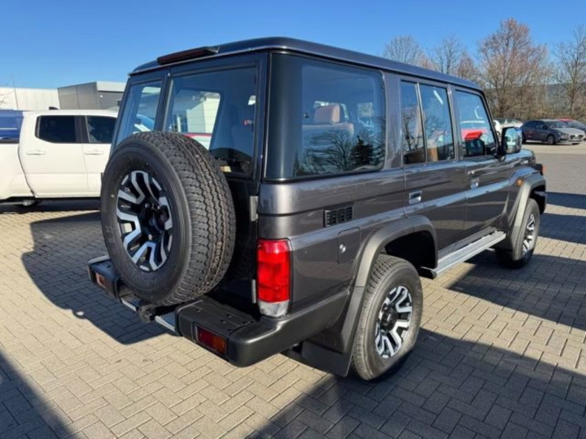 Toyota Land Cruiser 2.8 d-4d Lounge awd auto (2)