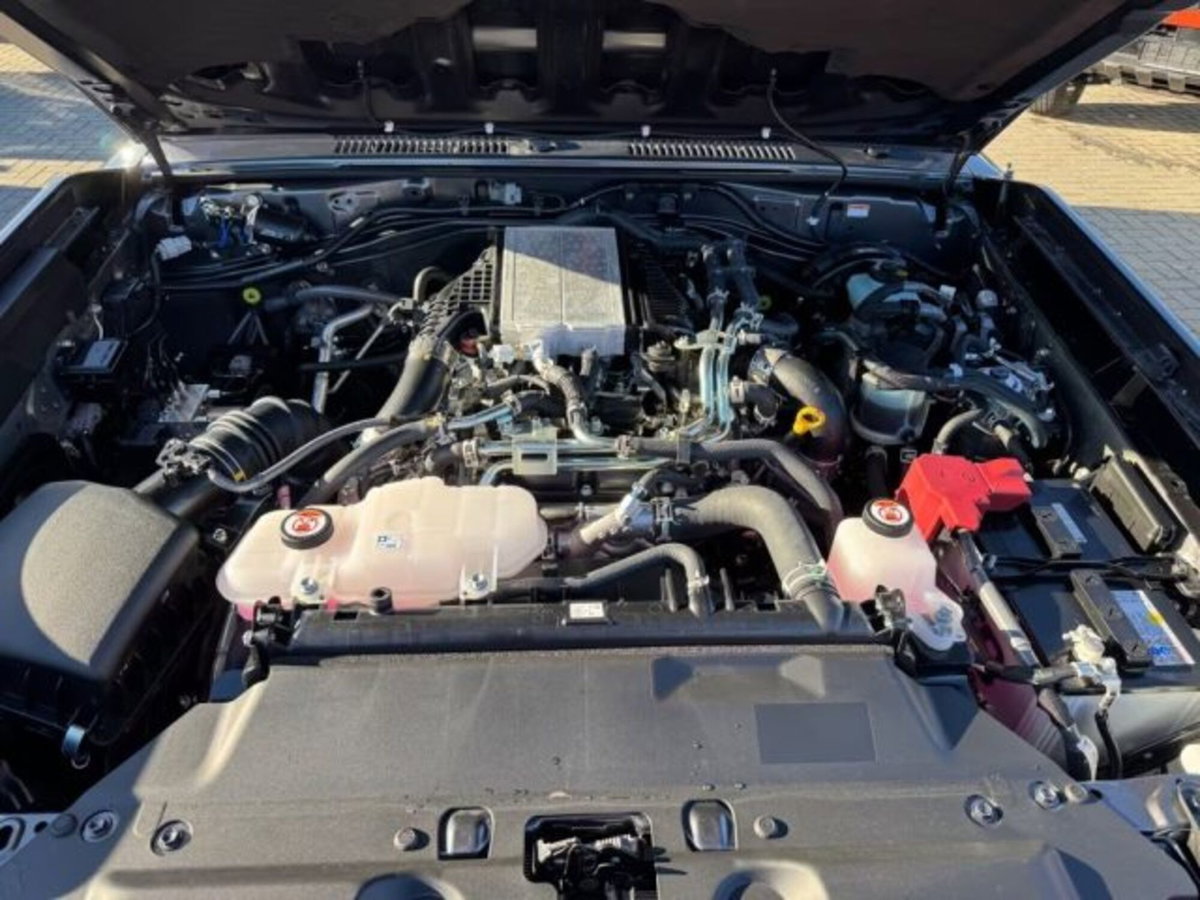 Toyota Land Cruiser 2.8 d-4d Lounge awd auto (20)