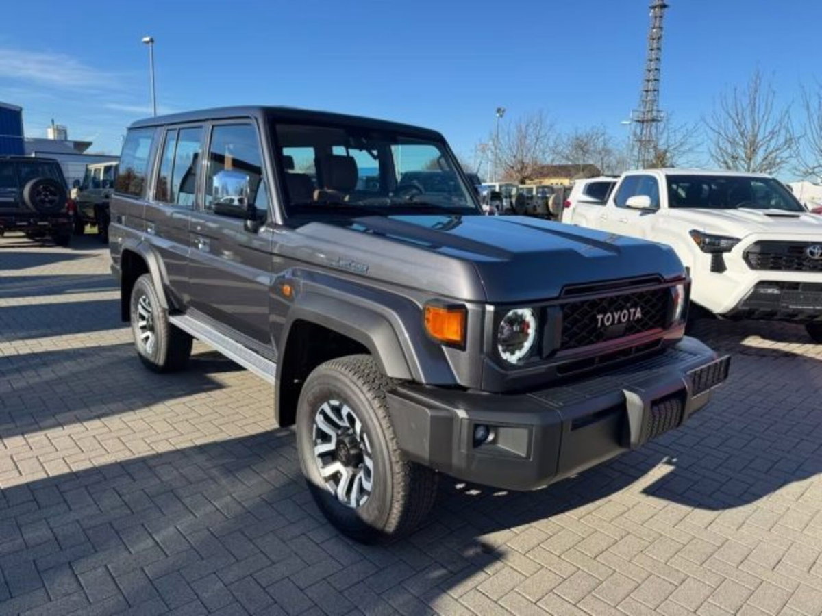 Toyota Land Cruiser 2.8 d-4d Lounge awd auto (3)