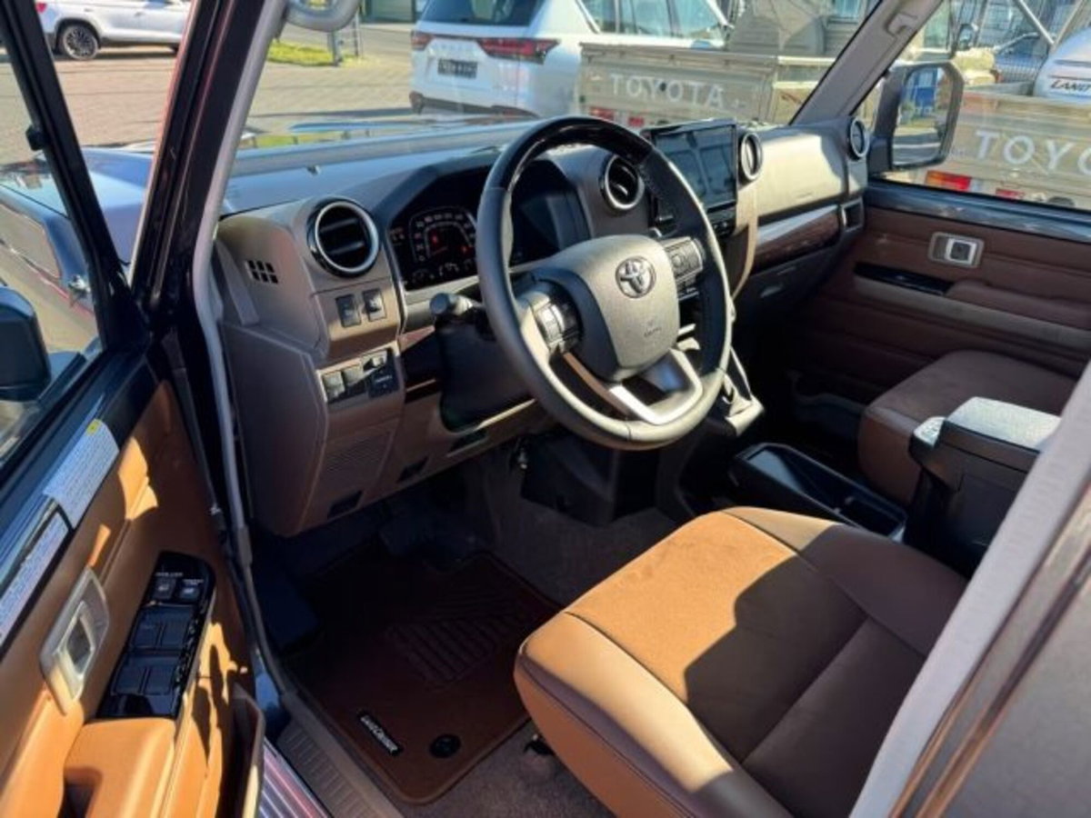 Toyota Land Cruiser 2.8 d-4d Lounge awd auto (5)