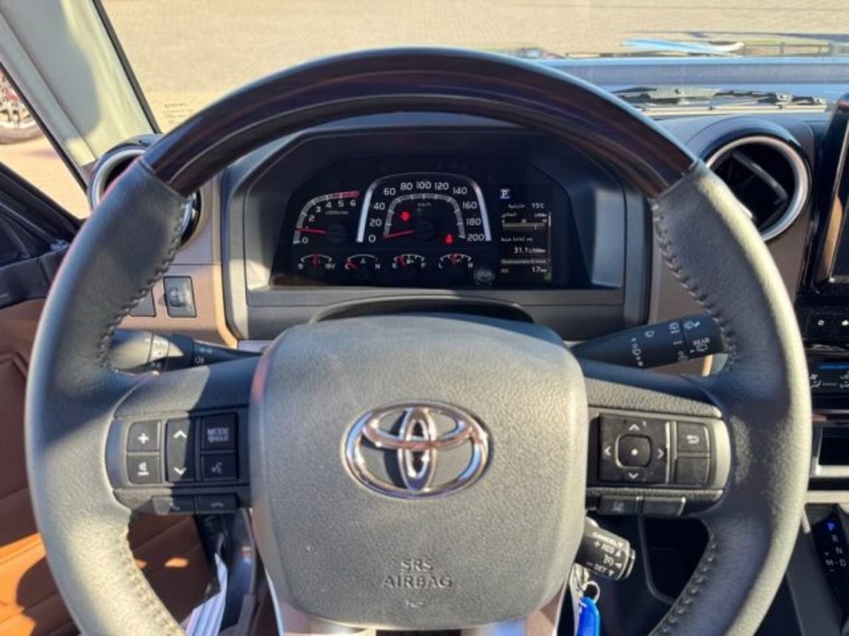 Toyota Land Cruiser 2.8 d-4d Lounge awd auto (6)