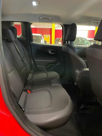 Jeep Renegade 1.3 T4 DDCT Business (12)