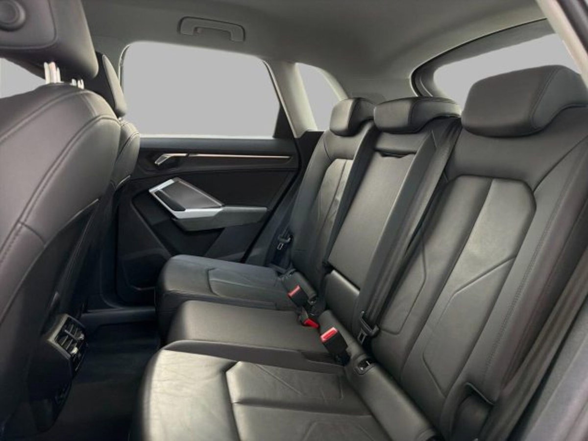 Audi Q3 35 TDI quattro S tronic Business (13)