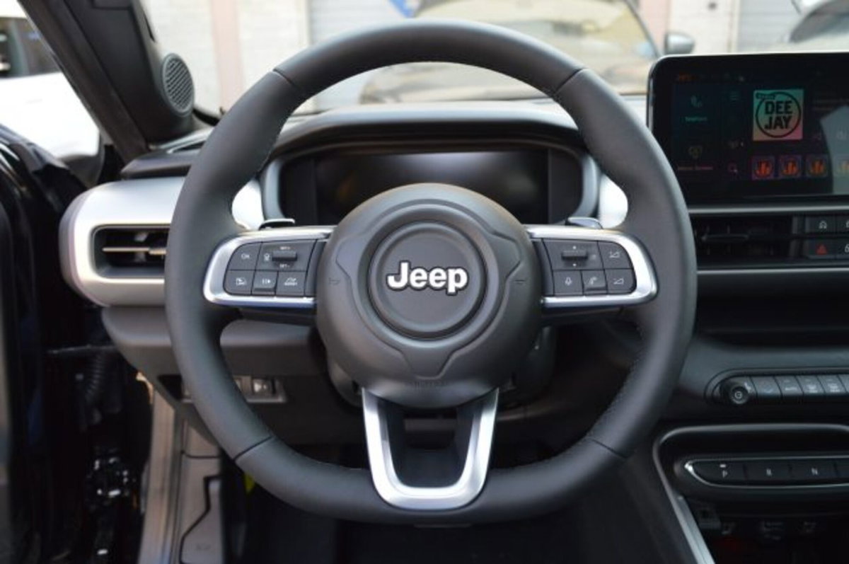 Jeep Avenger 1.2 turbo Summit fwd 100cv (10)