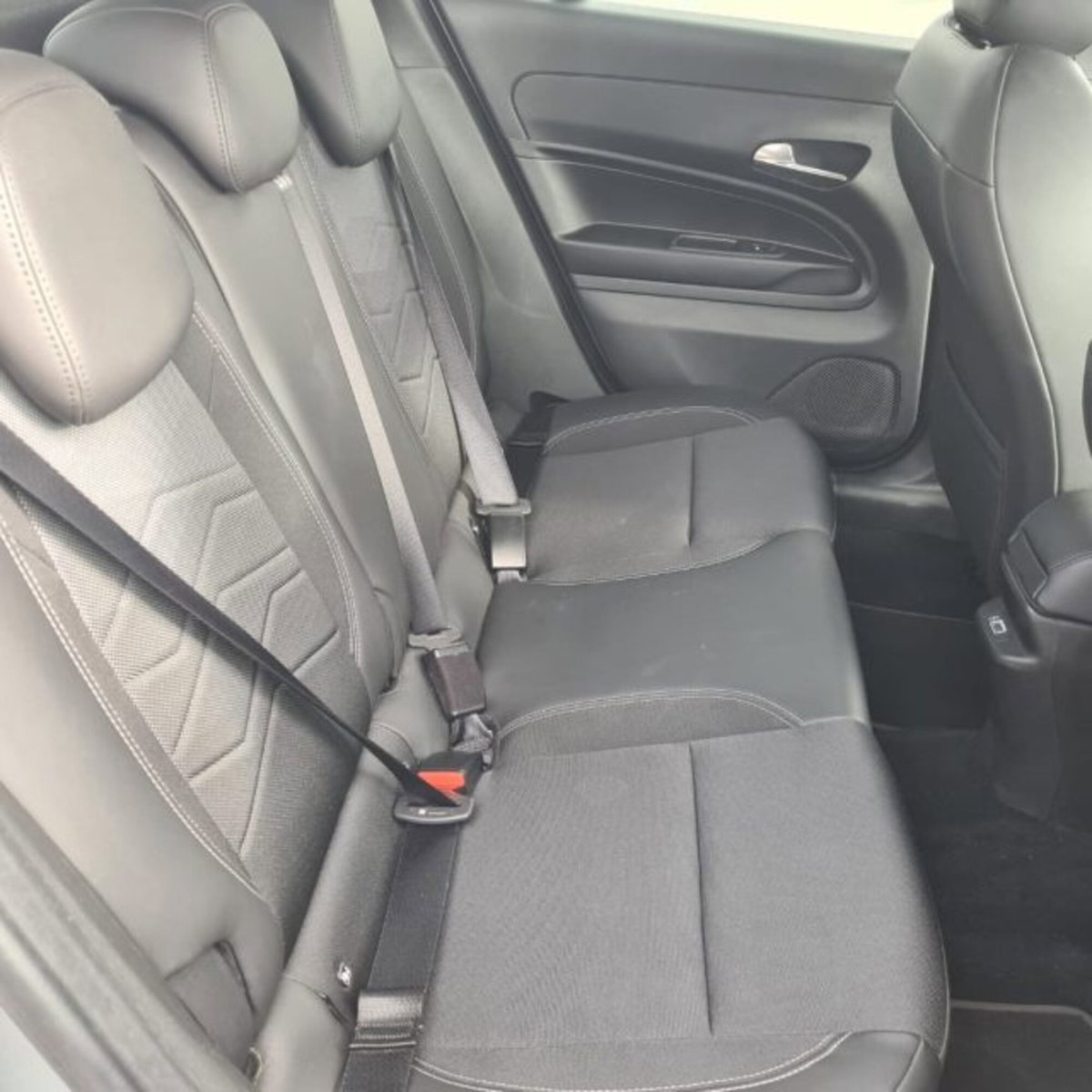 Jeep Avenger 1.2 turbo Summit fwd 100cv (12)