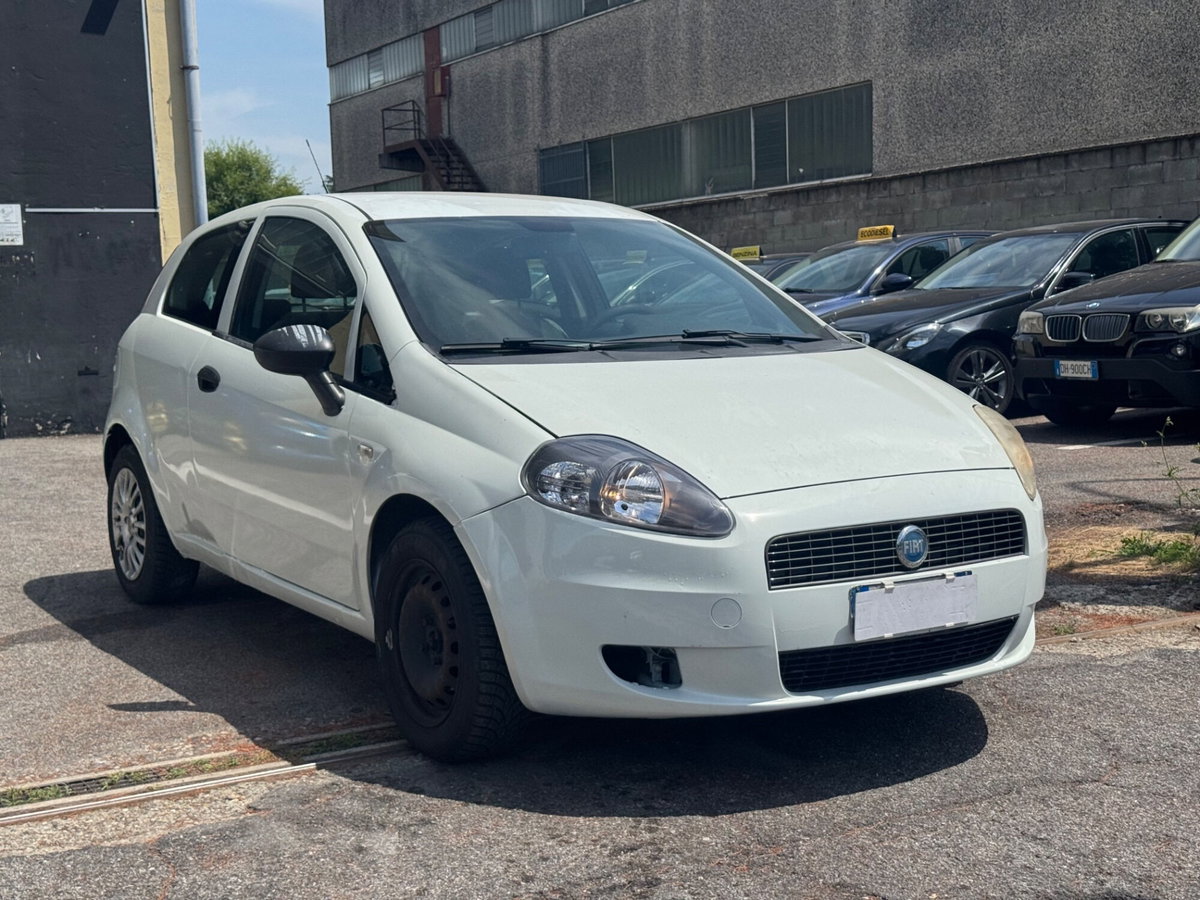 Fiat Grande Punto 1.3 MJT 75 CV 3 porte S&S Actual (2)