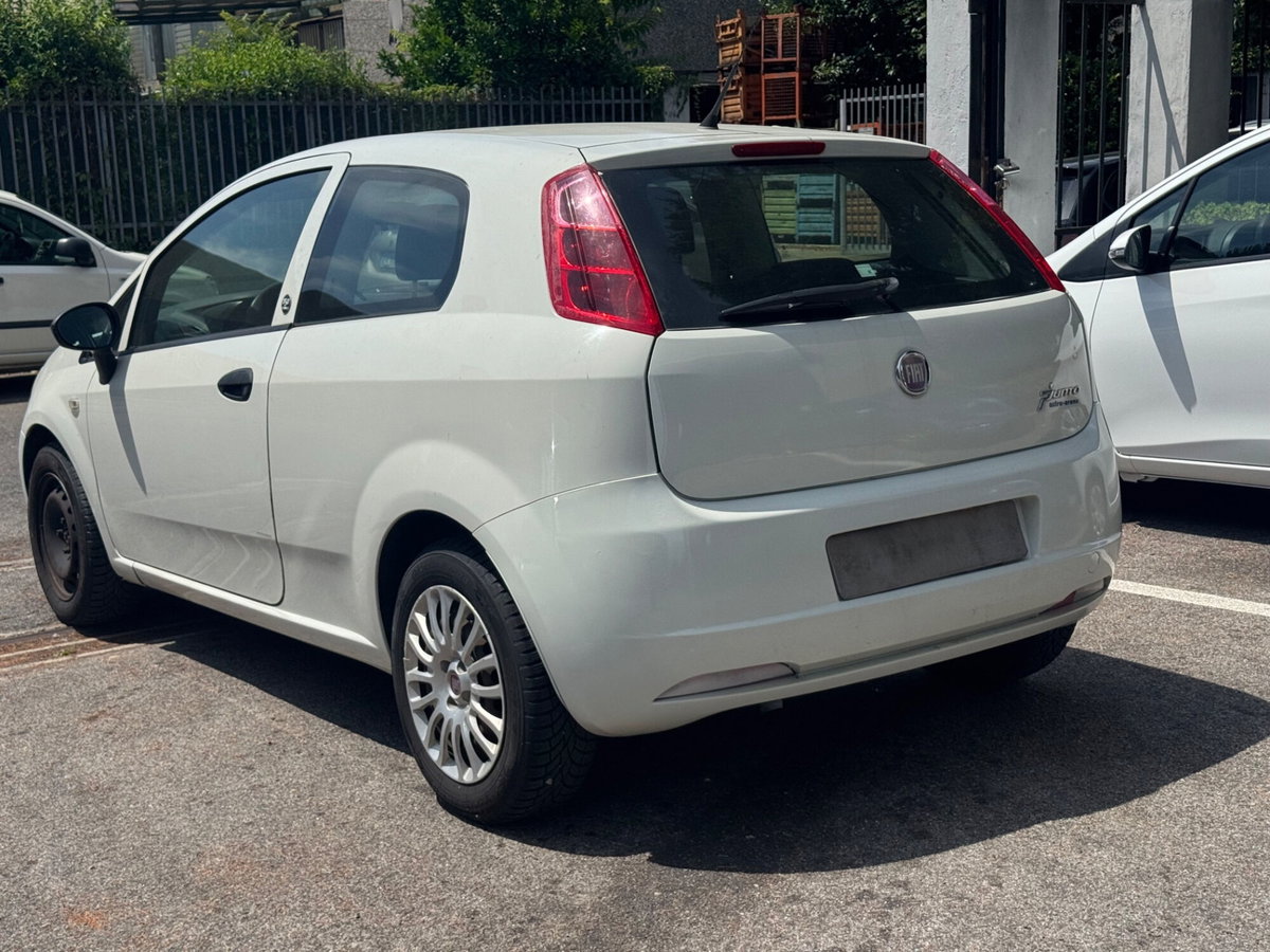 Fiat Grande Punto 1.3 MJT 75 CV 3 porte S&S Actual (6)